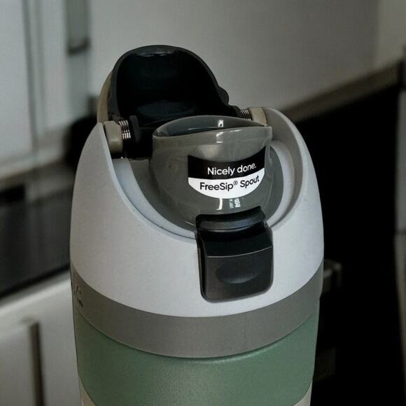 Owala FreeSip 24oz Stainless Steel Water Bottle Green Travel Tumbler New - Picture 3 of 5